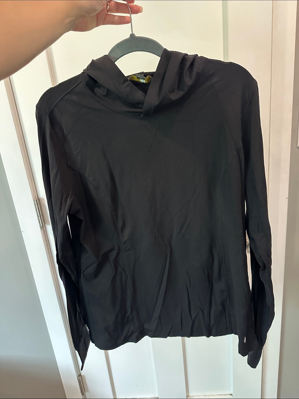 Women's Black Hooded Long-Sleeve Pullover